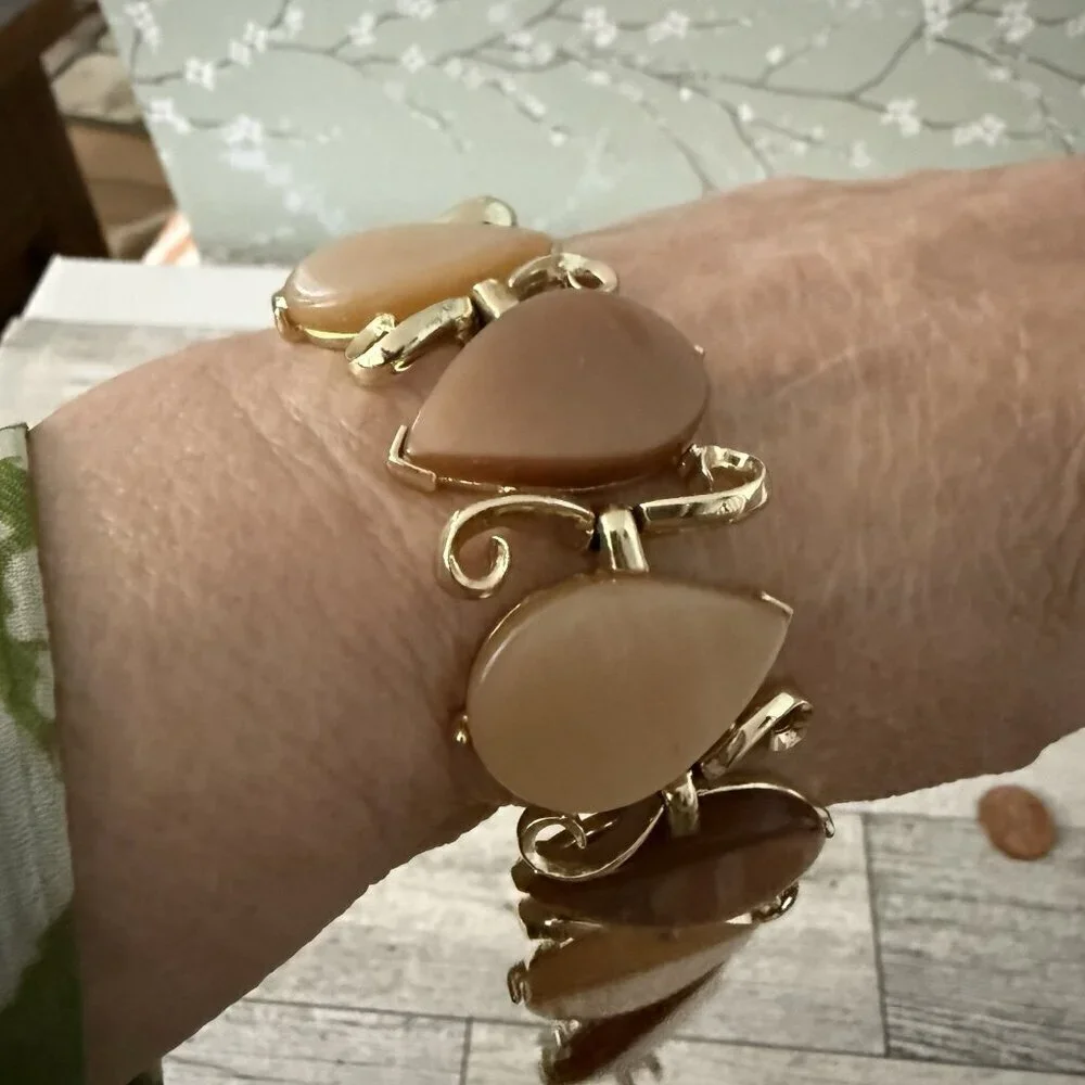 Vintage Chunky Gold Tone 2 Tone Thermoset Lucite Link Bracelet Collector’s Item